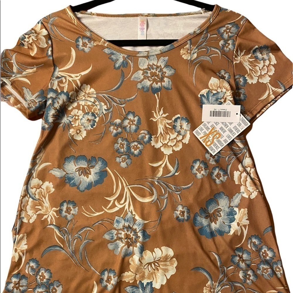 NWT LULAROE CLASSIC T.